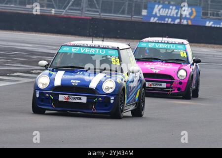 James Black, Graves Motorsport, MINI Cooper, Harry Hickton, MINI Cooper, Westbourne Motorsport, Vertu MINI Challenge Trophy 2024, 20-Minuten-Rennen, sin Stockfoto