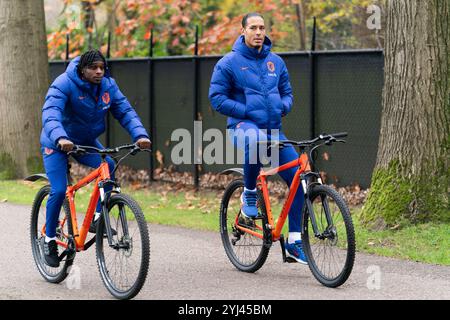 Zeist, Niederlande. November 2024. JEREMIE Frimpong (Niederlande) und Virgil van Dijk (Niederlande) während einer Trainingssitzung der Niederlande auf dem KNVB-Campus am 13. November 2024 in Zeist (Niederlande). (Foto von Joris Verwijst/Orange Pictures) Credit: Orange Pics BV/Alamy Live News Stockfoto