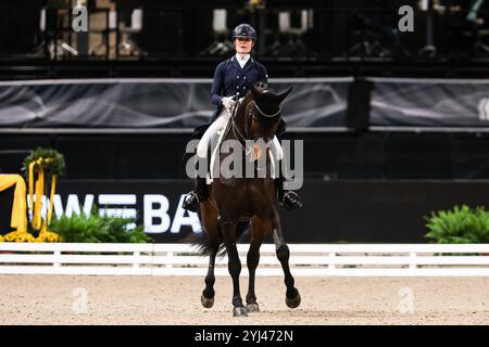 1. Platz Harnisch Carina auf FBW Francis, RFV Oehringen Preis der Firma I West Nat. Dressurprüfung Kl. S Aufgabe: Intermediaire I GER, Stuttgart German Masters 2024, 38. internationales Reitturnier, 13.11.2024 Foto: Eibner-Pressefoto/Roger Buerke Stockfoto