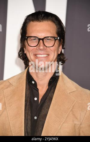 Los Angeles, ca. 12. November 2024. Hayes MacArthur bei der Landman-Premiere in den Paramount Studios am 12. November 2024 in Los Angeles, Kalifornien. Quelle: Jeffrey Mayer/Media Punch/Alamy Live News Stockfoto