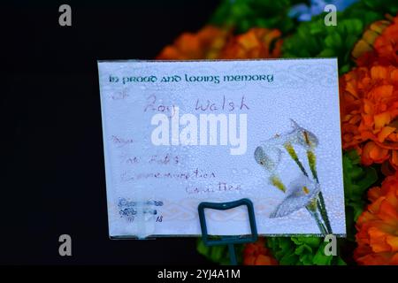 Belfast, Vereinigtes Königreich 13/11/2024 Tributes verließen den Veteranen Roy Walsh an der Falls Road im Garden of Remembrance an der Falls Road Belfast Northern Ireland Credit:HeadlineX/Alamy Live News Stockfoto