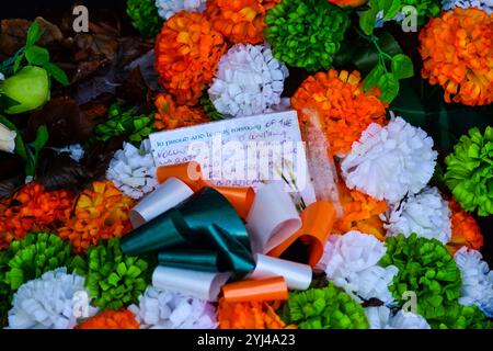 Belfast, Vereinigtes Königreich 13/11/2024 Tributes verließen den Veteranen Roy Walsh an der Falls Road im Garden of Remembrance an der Falls Road Belfast Northern Ireland Credit:HeadlineX/Alamy Live News Stockfoto