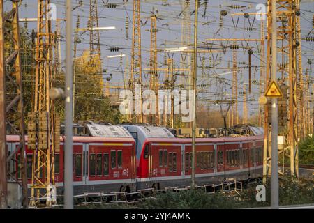 Regionalzug, RegioExpress, Ankunft am Hauptbahnhof Essen, Nordrhein-Westfalen, Deutschland, Europa Stockfoto