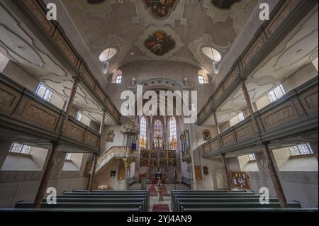 Innenraum mit Altar der evangelischen Marienkirche, Barockbau im 18. Jahrhundert, Hersbruck, Mittelfranken, Bayern, Deutschland, Europa Stockfoto