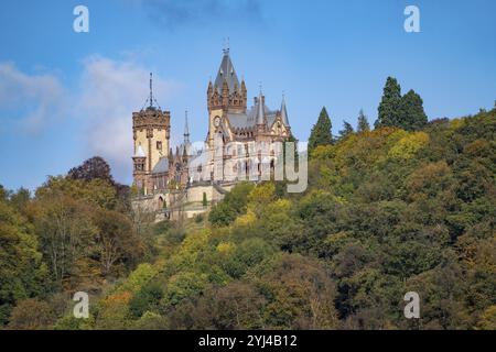 Schloss Drachenburg auf Drachenfels, einem Berg im Siebengebirge am Rhein zwischen Bad Honnef und Königswinter, Nordrhein-Westfalen Stockfoto