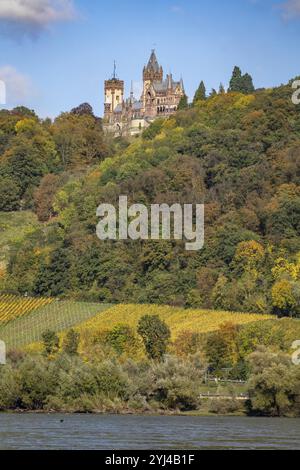 Schloss Drachenburg auf Drachenfels, einem Berg im Siebengebirge am Rhein zwischen Bad Honnef und Königswinter, Nordrhein-Westfalen Stockfoto