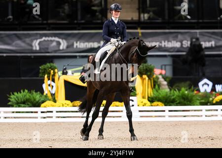 Stuttgart, Deutschland. November 2024. 1. Platz Harnisch Carina auf FBW Francis, RFV Oehringen Preis der Firma I West Nat. Dressurprüfung Kl. S Aufgabe: Intermediaire I GER, Stuttgart German Masters 2024, 38. internationales Reitturnier, 13.11.2024 Foto: Eibner-Pressefoto/Roger Buerke Credit: dpa/Alamy Live News Stockfoto