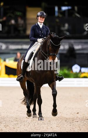 Stuttgart, Deutschland. November 2024. 1. Platz Harnisch Carina auf FBW Francis, RFV Oehringen Preis der Firma I West Nat. Dressurprüfung Kl. S Aufgabe: Intermediaire I GER, Stuttgart German Masters 2024, 38. internationales Reitturnier, 13.11.2024 Foto: Eibner-Pressefoto/Roger Buerke Credit: dpa/Alamy Live News Stockfoto