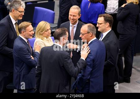 Christian Lindner, Christian Dürr, Friedrich Merz und Jens Spahn in der 199. Sitzung des Deutschen Bundestages im Reichstagsgebäude. Berlin, 13.11.2024 *** Christian Lindner, Christian Dürr, Friedrich Merz und Jens Spahn auf der 199. Tagung des Deutschen Bundestages im Reichstagsgebäude Berlin, 13 11 2024 Foto:XF.xKernx/xFuturexImagex bundestagssitzung199 4113 Stockfoto