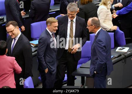 Jens Spahn, Christian Lindner und Friedrich Merz in der 199. Sitzung des Deutschen Bundestages im Reichstagsgebäude. Berlin, 13.11.2024 *** Jens Spahn, Christian Lindner und Friedrich Merz auf der 199. Tagung des Deutschen Bundestages im Reichstagsgebäude Berlin, 13 11 2024 Foto:XF.xKernx/xFuturexImagex bundestagssitzung199 4115 Stockfoto