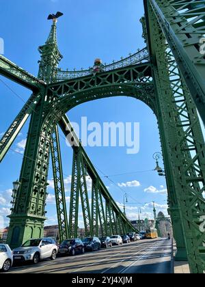 Freiheitsbrücke/Freiheitsbrücke in Budapest, Ungarn, verbindet Buda und Pest über die Donau. Stockfoto