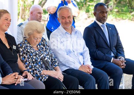 Philipsburg, Niederlande, 2024 13-11-13 09:49:08 SINT MAARTEN, 13-11-2024, Emilio Wilson ParkPrincess Beatrix besucht Sint Maarten und Saba. Der Besuch konzentriert sich auf die Arbeit der niederländischen Karibischen Naturallianz (DCNA) und soziale Initiativen auf den Inseln. FOTO: NLBeeldIn dem Foto: Besuch im Emilio Wilson Park - Poesie und Erzählspiel Rezital Credit: NL Beeld / Patrick van EMST Stockfoto