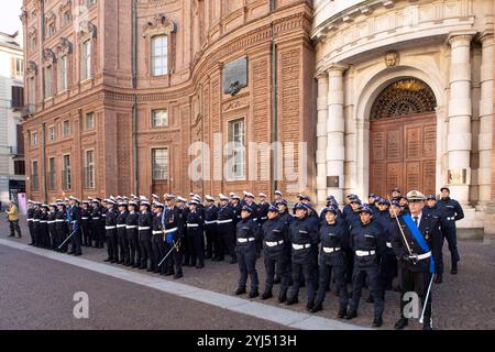 Torino, Italien. November 2024. Cerimonia per il 233/o anniversario della Fondazione del Corpo di Polizia Locale presso piazza Carignano e presso il Teatro Carignano a Torino, Italia - Mercoledì, 13 Novembre 2024 - Cronaca - ( Foto Andrea Alfano/LaPresse ) Lokale Polizei 233. Jahrestag der Stiftung in piazza Carignano und Teatro Carignano. Turin, Italien - Mittwoch, 13. November 2024 - Nachrichten - ( Foto Andrea Alfano/LaPresse ) Quelle: LaPresse/Alamy Live News Stockfoto