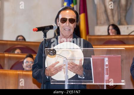 Rom, Italien. November 2024. Der italienische Sänger und Songwriter Antonello Venditti während der Preisverleihung des Kapitolinischen Wolfs in der Giulio Cesare Hall im Campidoglio in Rom (Foto: Matteo Nardone/Pacific Press) Credit: Pacific Press Media Production Corp./Alamy Live News Stockfoto