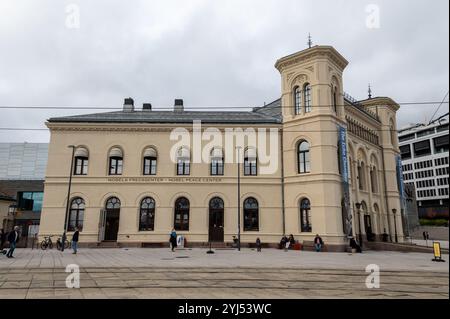 Nobels Freddssentre – Noble Peace Centre auf Brynjulf Bulls Plass in Oslo, Norwegen. Er ist ein Vorzeigeobjekt für den Friedensnobelpreis und die ideale, die er repräsentiert Stockfoto