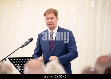 Tobias Ellwood, Vorsitzender des Defence Select Committee des House of Commons, spricht in Arundells, Salisbury, über eine „neue Weltordnung“. Ich Danke John Rose/Alamy Stockfoto