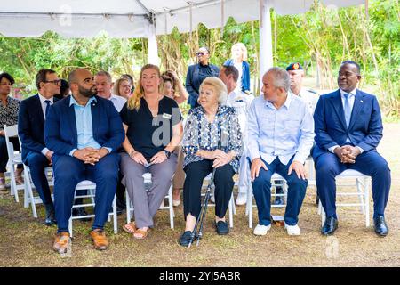 Philipsburg, Niederlande, 2024 13-11-13 09:32:00 SINT MAARTEN, 13-11-2024, Emilio Wilson ParkPrincess Beatrix besucht Sint Maarten und Saba. Der Besuch konzentriert sich auf die Arbeit der niederländischen Karibischen Naturallianz (DCNA) und soziale Initiativen auf den Inseln. FOTO: NLBeeldIn dem Foto: Besuch im Emilio Wilson Park - Poesie und Erzählspiel Rezital Credit: NL Beeld / Patrick van EMST Stockfoto