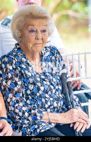 Philipsburg, Niederlande, 2024 13-11-13 09:33:23 SINT MAARTEN, 13-11-2024, Emilio Wilson ParkPrincess Beatrix besucht Sint Maarten und Saba. Der Besuch konzentriert sich auf die Arbeit der niederländischen Karibischen Naturallianz (DCNA) und soziale Initiativen auf den Inseln. FOTO: NLBeeldIn dem Foto: Besuch im Emilio Wilson Park - Poesie und Erzählspiel Rezital Credit: NL Beeld / Patrick van EMST Stockfoto