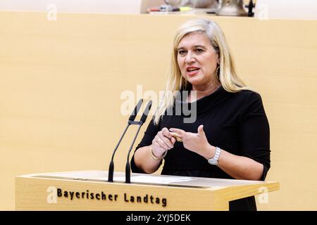 München, Deutschland. November 2024. Melanie Huml (CSU) spricht auf der 33. Plenartagung des Bayerischen Landtags am 13. November 2024 in München (Bayern). Quelle: Matthias Balk/dpa/Alamy Live News Stockfoto