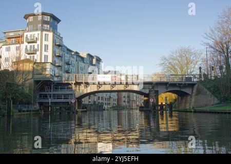 Carrow Brücke über den Fluss Wensum in Norwich, Norfolk, Großbritannien Stockfoto