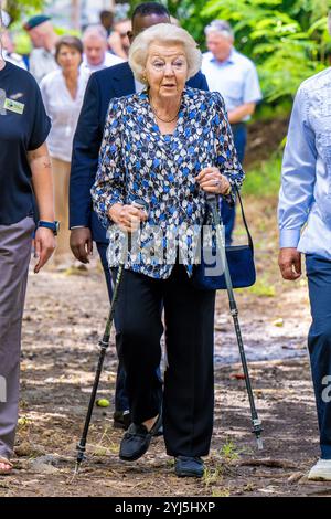 Philipsburg, Niederlande, 2024 13-11-13 09:30:02 SINT MAARTEN, 13-11-2024, Emilio Wilson ParkPrincess Beatrix besucht Sint Maarten und Saba. Der Besuch konzentriert sich auf die Arbeit der niederländischen Karibischen Naturallianz (DCNA) und soziale Initiativen auf den Inseln. FOTO: NLBeeldIn dem Foto: Besuch im Emilio Wilson Park - Poesie und Erzählspiel Rezital Credit: NL Beeld / Patrick van EMST Stockfoto