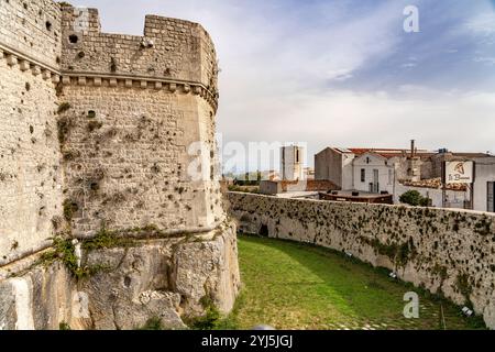 Das Castello di Monte Sant’Angelo, Gargano, Apulien, Italien, Europa | Castello di Monte Sant’Angelo, Gargano, Apulien, Italien, Europa Stockfoto