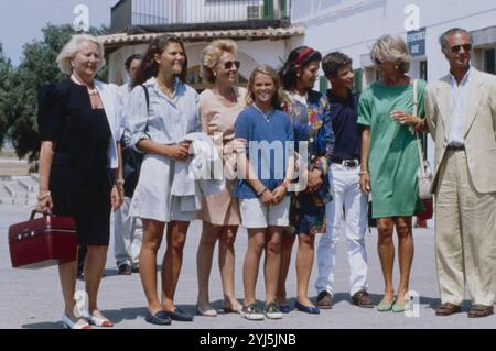 23 Luglio 1994 Palma di Maiorca Archivio Storico Olycom/Lapresse Vittoria di Svezia ( Solna, 14 luglio 1977) è la principessa ereditaria di Svezia dal 1980. Nella Foto: La Principessa Vittoria di Svezia con la sua famiglia in vacanza a Palma di Maiorca auf dem Foto: Prinzessin Victoria von Schweden mit ihrer Familie im Urlaub in Palma de Mallorca Credit: LaPresse/Alamy Live News Stockfoto