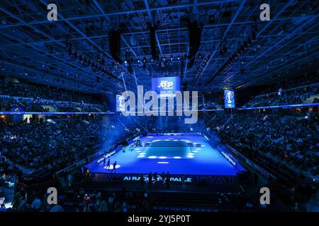 Turin, Italien. November 2024. Sehen Sie sich die Arena während des Gruppenspiels der Männer im Singles gegen Carlos Alcaraz aus Spanien am vierten Tag des Nitto ATP Finals 2024 in der Inalpi Arena an. Credit: dpa/Alamy Live News Stockfoto