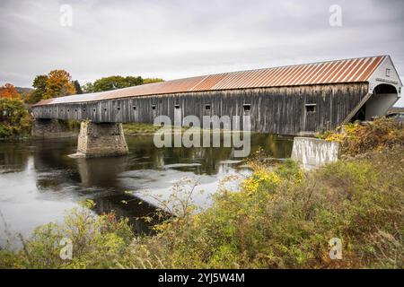 Die cornish windsor Covered Bridge ist die längste zweispurige überdachte Brücke der Welt. Ein Ende liegt in New hampshire, das andere in vermont USA Stockfoto