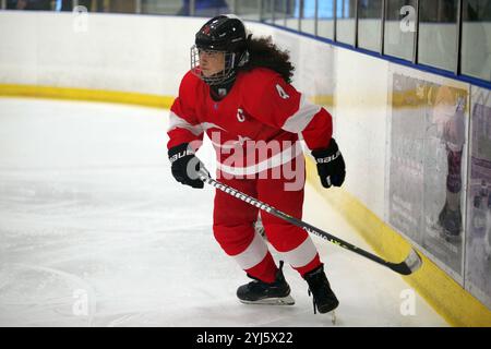 Dumfries, Schottland, 27. Januar 2023. Sena Yavuz spielte für die Türkei gegen Lettland während eines Spiels in der IIHF Eishockey U18 Women’s World Championship, Division II, Gruppe A Turnier im Dumfries Ice Bowl. Quelle: Colin Edwards Stockfoto