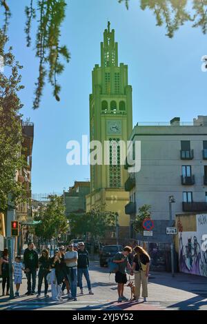 Montcada i Reixac. Spanien - 13. November 2024: Stadtlandschaft von Moncada und Reixach von oben aufgenommen, die die Mischung aus moderner Architektur hervorhebt Stockfoto