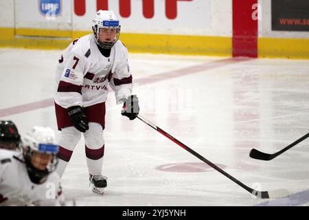 Dumfries, Schottland, 27. Januar 2023. Amanda Eihmane spielte für Lettland gegen die Türkei während eines Spiels in der IIHF Eishockey U18 Women’s World Championship, Division II, Gruppe A Turnier im Dumfries Ice Bowl. Quelle: Colin Edwards Stockfoto