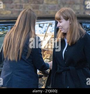 London, Großbritannien. ,13 Nov. 2024 . Angela Rayner, Levelling Up Sekretärin, kommt am Seiteneingang in der Downing Street London an, UK Credit: Ian Davidson/Alamy Live News Stockfoto