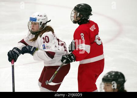 Dumfries, Schottland, 27. Januar 2023. Madara Zusevica spielte für Lettland gegen die Türkei während eines Spiels in der IIHF Eishockey U18 Women’s World Championship, Division II, Gruppe A Turnier im Dumfries Ice Bowl. Quelle: Colin Edwards Stockfoto