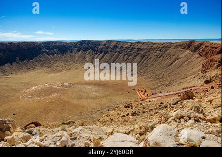 Touristen besuchen das Meteor Crater & Barringer Space Museum; Winslow; Arizona: USA Stockfoto