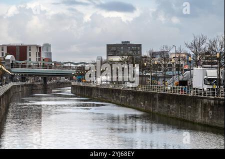 Industriebanken des Kanals in Anderlecht, Region Brüssel-Hauptstadt, Belgien, 11. November 2024 Stockfoto