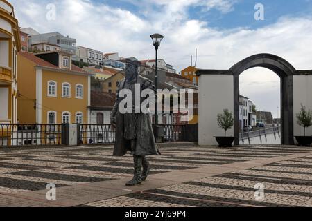 Die Wharf of the Customshouse befindet sich am Rande der Bucht von Angra, in Angra do Heroísmo, auf der Insel Terceira, dem portugiesischen Archipel von t Stockfoto