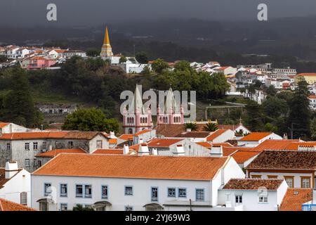 Panoramablick auf Angra do Heroismo von Monte Brasil, Terceira Island, Azoren. Stockfoto