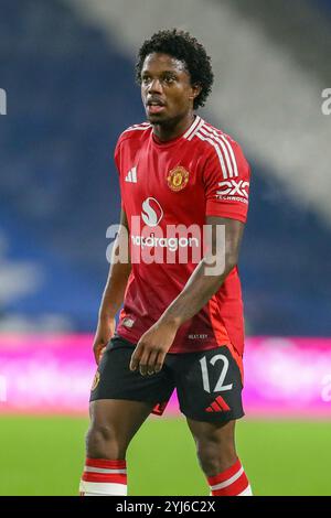 Huddersfield, Großbritannien. November 2024. Manchester United Verteidiger Tyrell malacia beim Spiel der Bristol Street Motors EFL Trophy Northern Group F im John Smith's Stadium, Huddersfield, England, Großbritannien am 12. November 2024 Credit: Every Second Media/Alamy Live News Stockfoto