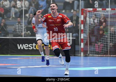 Essen, Deutschland. November 2024. Handball DHB-Pokal Maenner Achtelfinale TuSEM Essen - MT Melsungen am 13.11.2024 im Sportpark am Hallo in Essen Torjubel Finn Wolfram ( Essen ) Foto: Revierfoto Credit: ddp Media GmbH/Alamy Live News Stockfoto