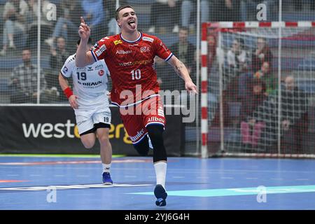 Essen, Deutschland. November 2024. Handball DHB-Pokal Maenner Achtelfinale TuSEM Essen - MT Melsungen am 13.11.2024 im Sportpark am Hallo in Essen Torjubel Finn Wolfram ( Essen ) Foto: Revierfoto Credit: ddp Media GmbH/Alamy Live News Stockfoto