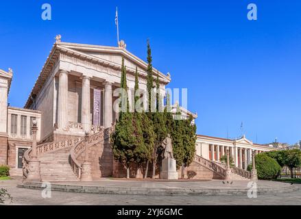 Die Nationalbibliothek Griechenlands, auch bekannt als das Vallianos-Gebäude, Teil der Athener Trilogie neoklassizistischer Gebäude auf der Panepistimiou St. in Athen. Stockfoto