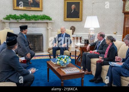 12. November 2024 – Washington, District of Columbia, USA – Präsident Joe Biden veranstaltet am Dienstag, den 12. November 2024 ein bilaterales Treffen mit dem indonesischen Präsidenten prabowo subianto im Oval Office. (Kreditbild: © Adam Schultz/Weißes Haus/ZUMA Press Wire) NUR REDAKTIONELLE VERWENDUNG! Nicht für kommerzielle ZWECKE! Stockfoto