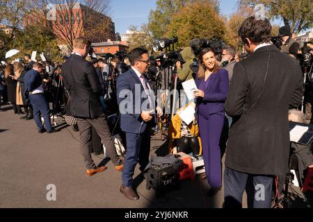 Washington, Vereinigte Staaten. November 2024. Mitglieder der Medien treffen sich im Weißen Haus in Washington, DC, als der gewählte US-Präsident Donal Trump am 13. November 2024 Präsident Joe Biden trifft. Quelle: Chris Kleponis/CNP/dpa/Alamy Live News Stockfoto