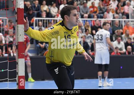 Essen, Deutschland. November 2024. Handball DHB-Pokal Maenner Achtelfinale TuSEM Essen - MT Melsungen am 13.11.2024 im Sportpark am Hallo in Essen Nebojsa Simic ( Melsungen ) Foto: Revierfoto Credit: ddp Media GmbH/Alamy Live News Stockfoto