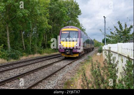 East Midlands Railway Class 170 fährt durch Beeston Nottingham. Stockfoto