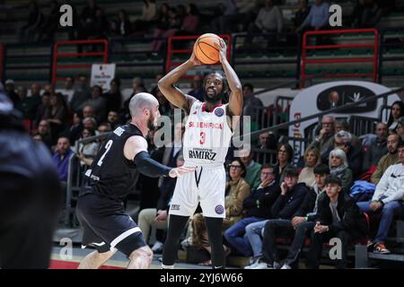 #3 Marcus Thornton (SL Benfica) während Betram Derthona gegen SL Benfica, Champions League Basketballspiel in Turin, Italien, 13. November 2024 Stockfoto