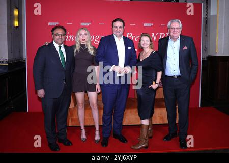 Walid Nakschbandi, Helena Zengel, Nathanael Liminski, Annette Frier und Ralph Elster beim Kinoprogrammpreis NRW am 13.11.2024 in Köln Stockfoto