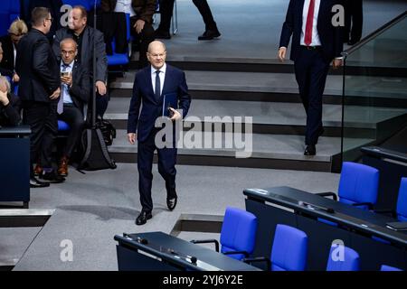 Berlin, Deutschland. November 2024. Bundeskanzler Olaf Scholz trifft am 13. November zu einer Plenartagung im Bundestag in Berlin ein. 2024. (Foto: Emmanuele Contini/NurPhoto) Credit: NurPhoto SRL/Alamy Live News Stockfoto