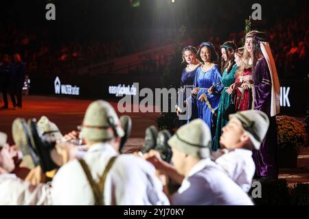 Stuttgart, Deutschland. November 2024. Eroeffnungsabend Showprogramm Suedtiroler Schuhplattler GER, Stuttgart German Masters 2024, 38. internationales Reitturnier, 13.11.2024 Foto: Eibner-Pressefoto/Roger Buerke Credit: dpa/Alamy Live News Stockfoto